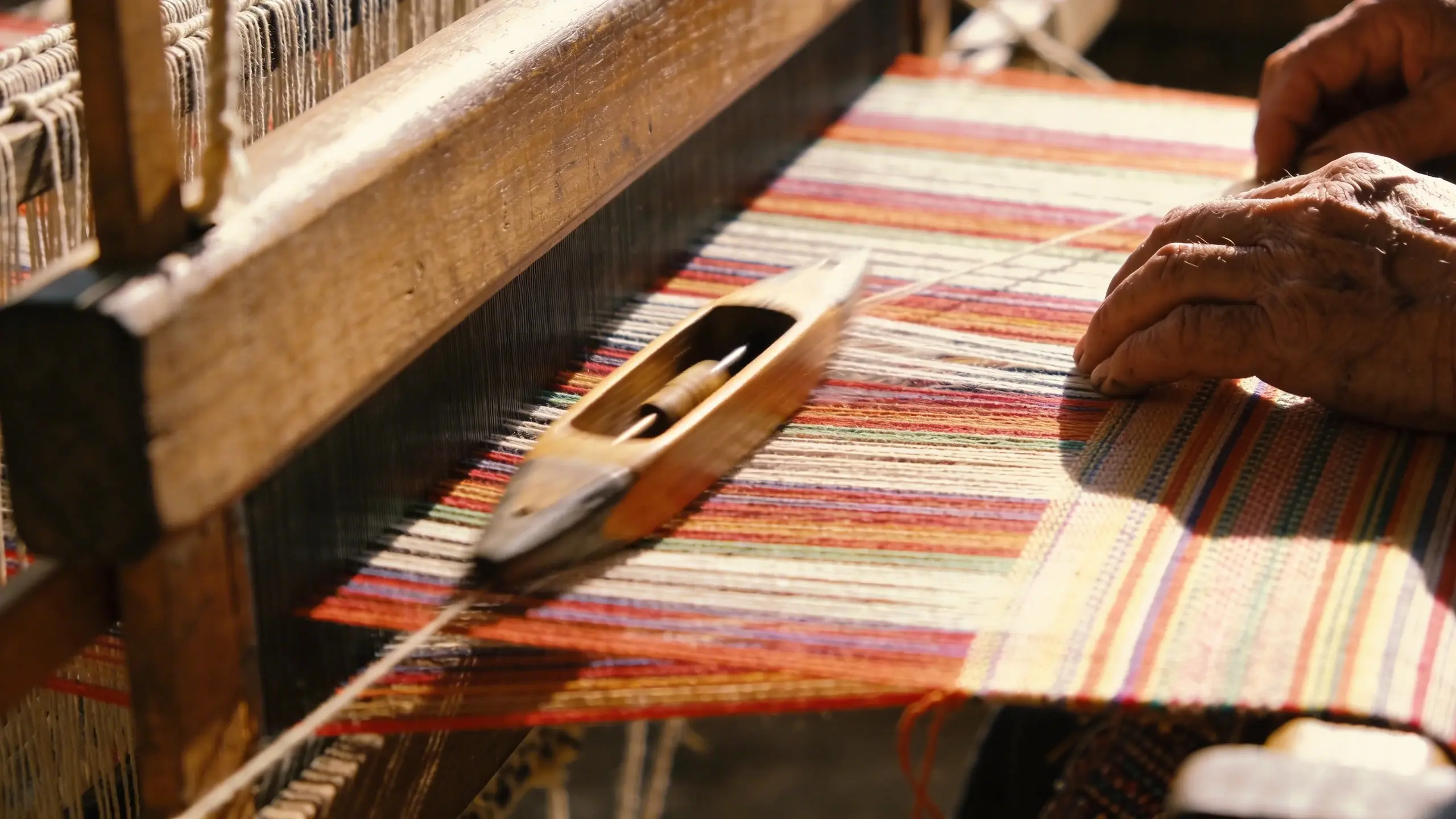 Traditional handloom in motion — GulSaaz warp setup